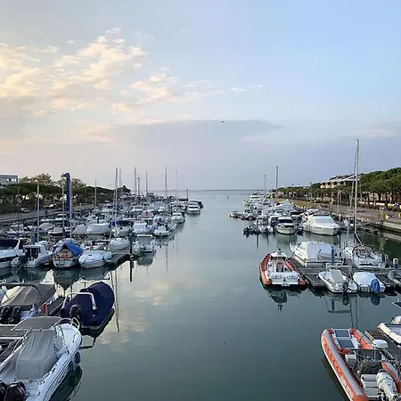 Cozy With Terrace In Lignano
