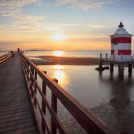 Cozy With Terrace In Lignano *