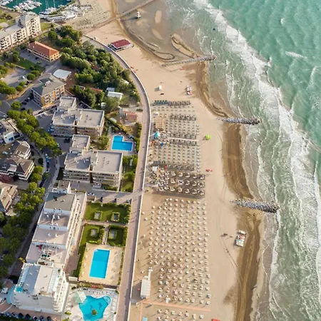 Cozy With Terrace In Lignano Διαμέρισμα *